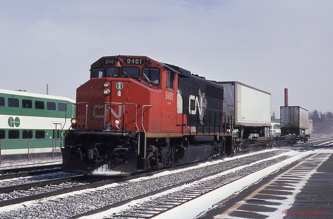 A very short, one spine car 3-pack #154 cruises through Georgetown. I believe this was the ill-fated Buffalo intermodal train that connected with CSX.