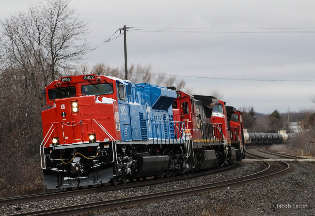 CN 450 flies through Richmond Hill with CN 8952 in the lead, and what a lashup!