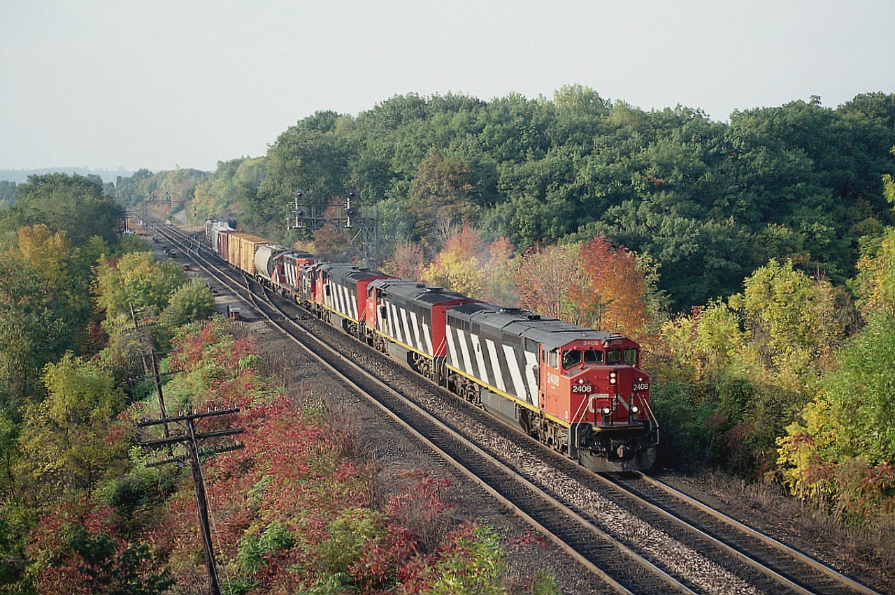 An obviously very nice fall morning for being on the 'train-watchers' bridge down at Bayview. This might have been 'just another train' but with the 2400s being pulled these days, the power up front could all soon be history. I've not a list of what is still on the roster, but CN 2408, 2428 and 2403 up front looks impressive. Also tagging along are CN 1364 and 4112.
For being as late as October 10th, it looks as though a lot of leaves have yet to turn.
