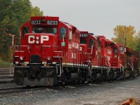 CP 8233, CP 8200, CP 3117, CP 8707, and an AC4400 sit on the shops at Kinnear on a rainy day. Of note, 8233 would appear as "Shunty" in a 1994 episode of Mighty Machines  "At The Train Yard"