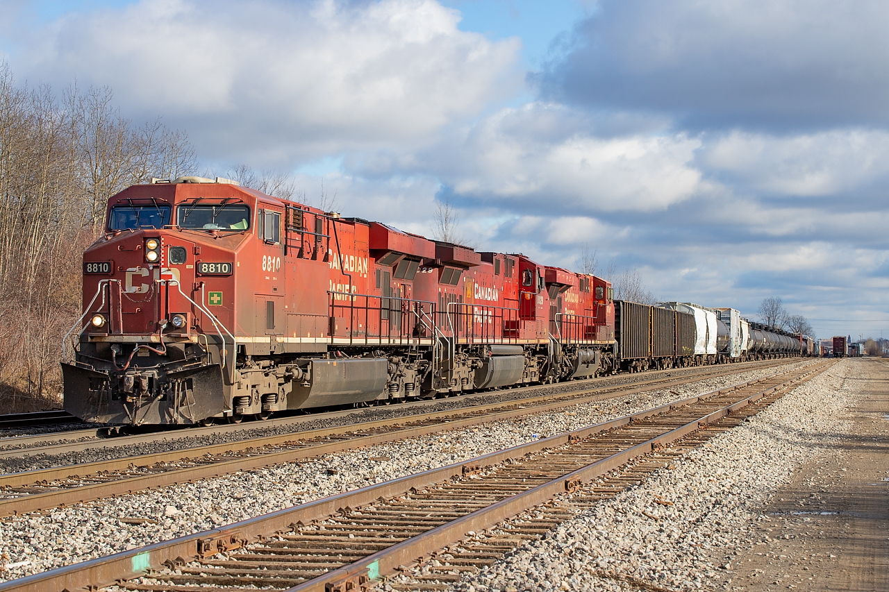 I'll join the Fort Erie fun too, with the least popular of the three railways that appear here. To be honest I don't mind CP GEs at all, but I know I'm in the minority. 254/5 have been running with three on the head-end of late, presumably to avoid the need for help up the hill out of Hamilton.