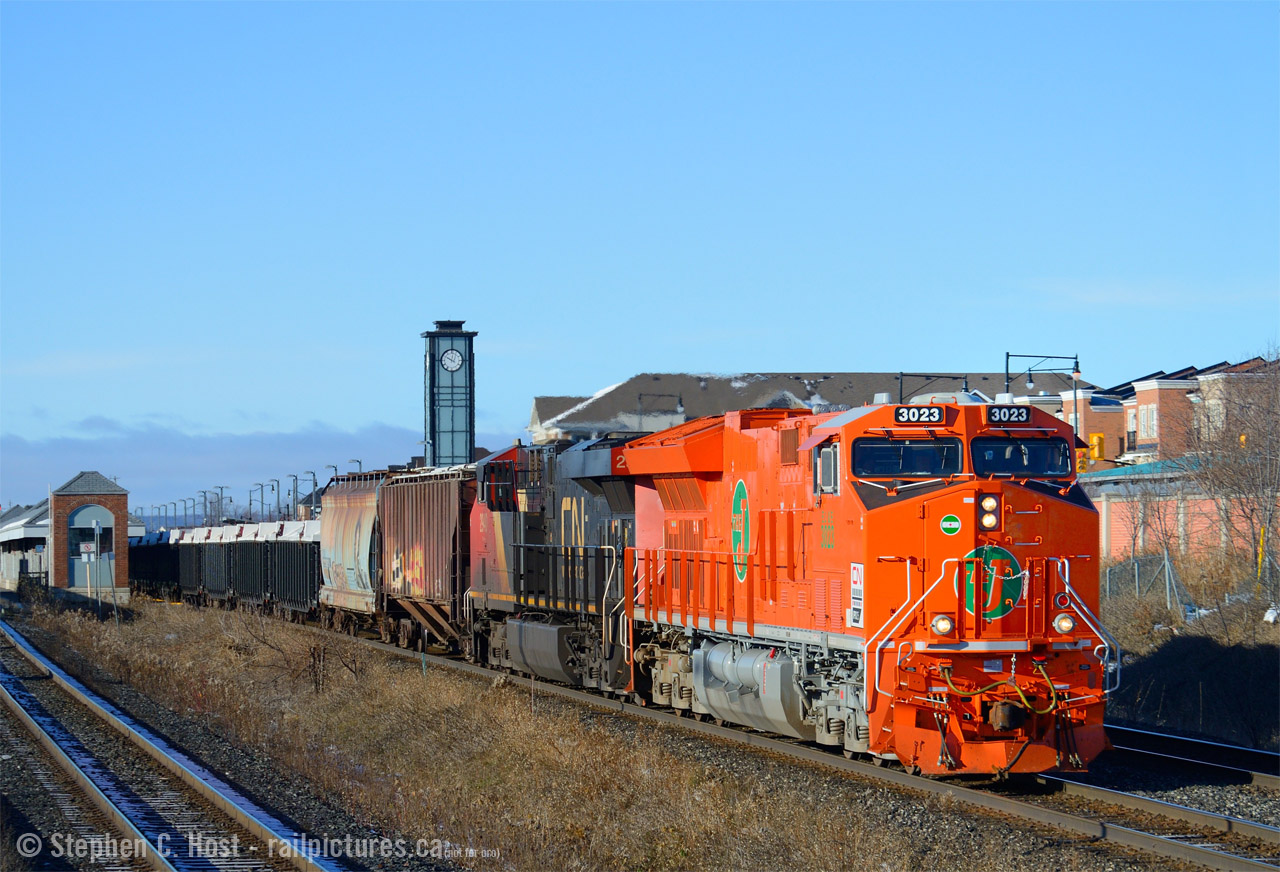 The J rolls eastward through the Mount Pleasant GO station, with a nice clock tower and almost classic architecture you'd think it's been there a while, but the station has only been there about 15 years. This was a rather nice breakfast... :)