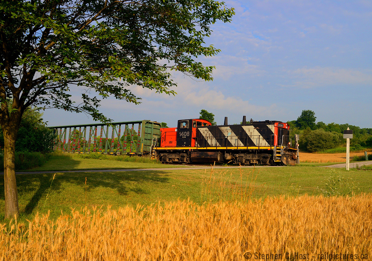 Running as nature intended, 1408 is long hood forward passing by buckwheat fields in Guelph-Eramosa township. It may not be the prairies, but 1408 is at home on what was once the Fergus subdivision, with many sections of 80 lb rail dating to the turn of the 20th century. The time is 0757 and the sun still has that golden hue you only get at sunrise and sunset. Getting up early to grab these guys before work was worth the effort.