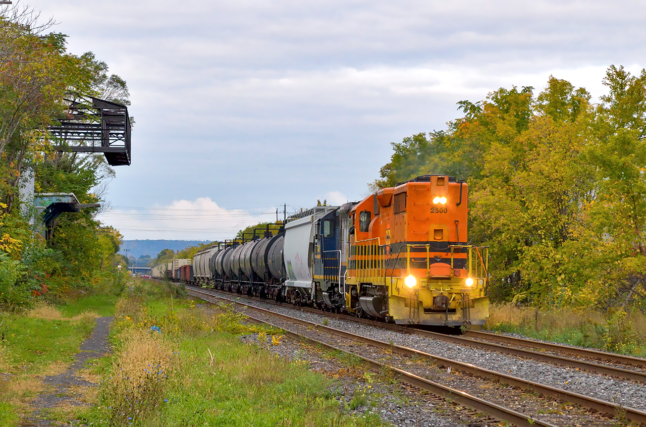 Taking the quick route down the Grimsby Sub, Southern Ontario Railway lugs a long string of cars towards Parkdale where they will pull around the wye into the industrial area.