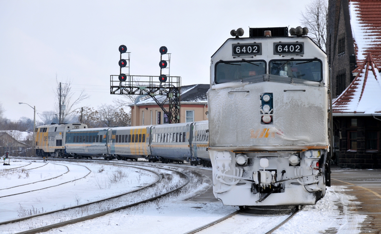 72 departs Brantford with a frosty looking F40PH-3 bringing up the rear. P42 913 leads the 6 coach consist