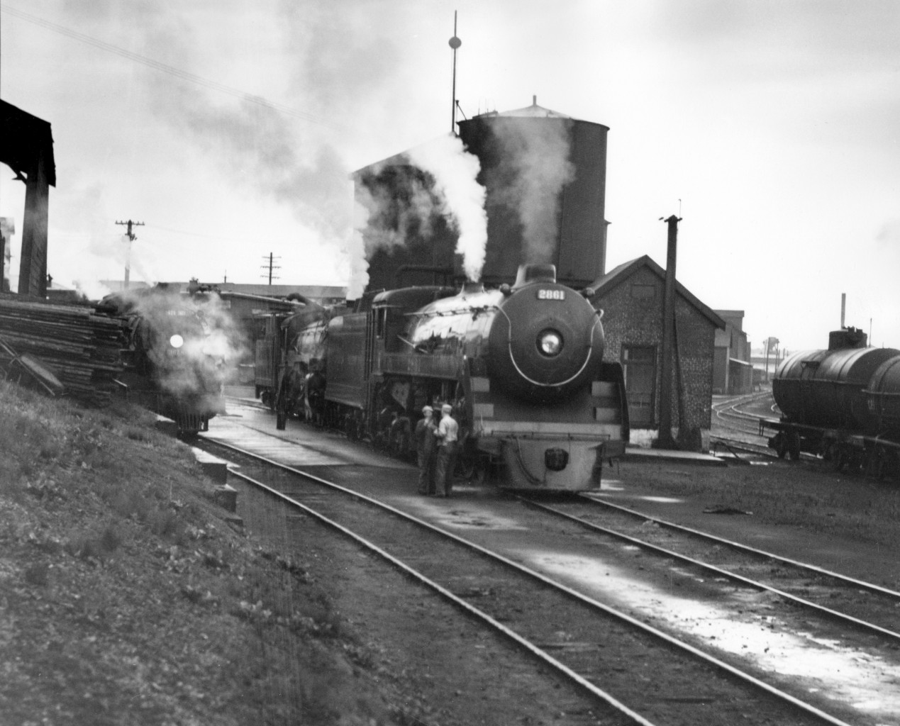 Engine 2861 at Drake street