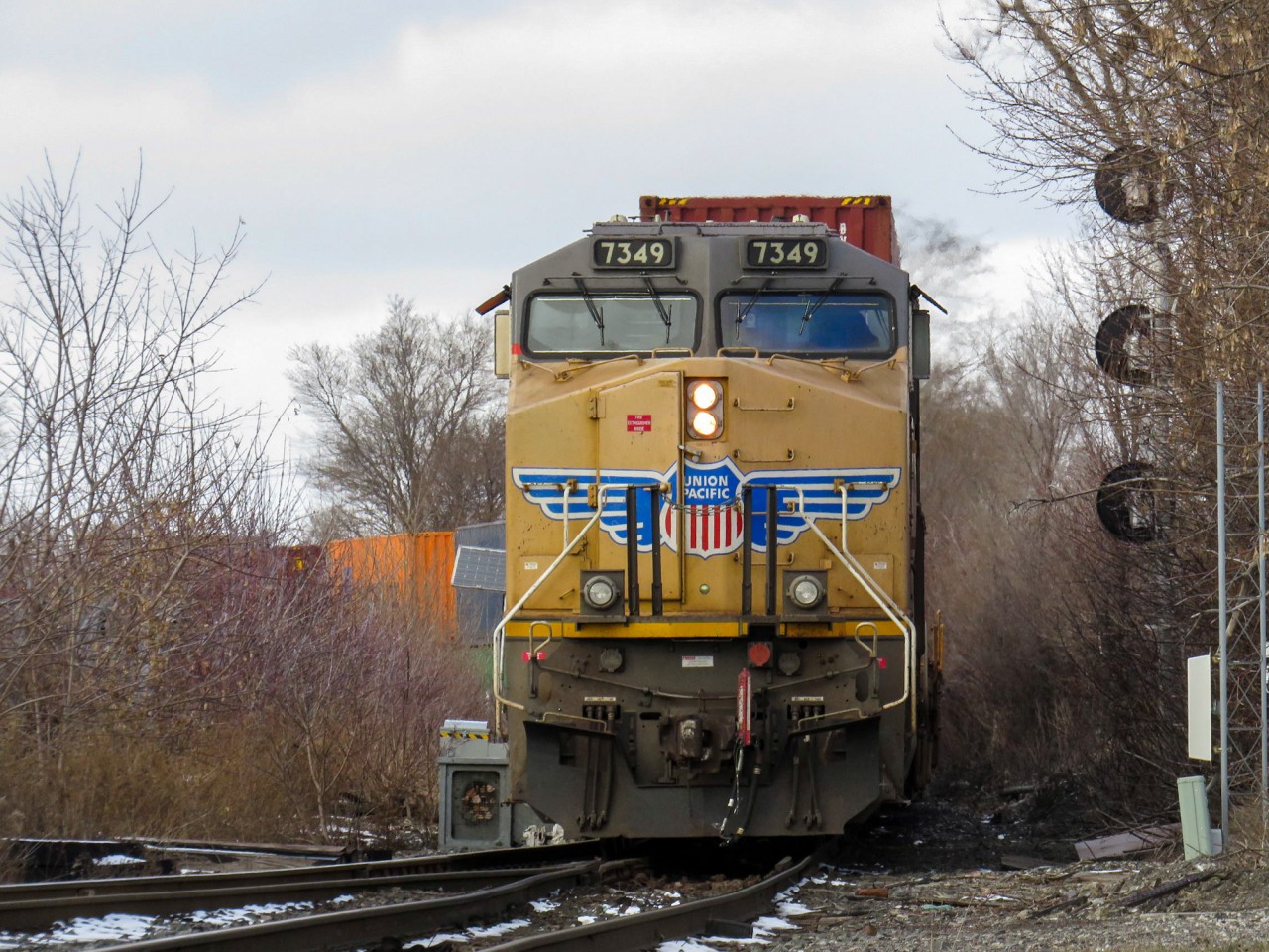 UP 7349 pushes CP 113 up the CP Mactier sub out of Toronto. Coming up to the crossing, I missed the head end power (which included CP 8782), but I was able to grab the UP on the tail. This was actually the 2nd UP nose out this day, the first was leading CP 234.