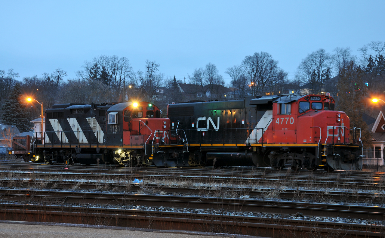 CN GP9RM 4131 (built 06/1958 as NAR 207) pauses beside CN 4770, after being set off by A43431 17 for use on 580 at Brantford. Shot at F/7.1 for 5 seconds