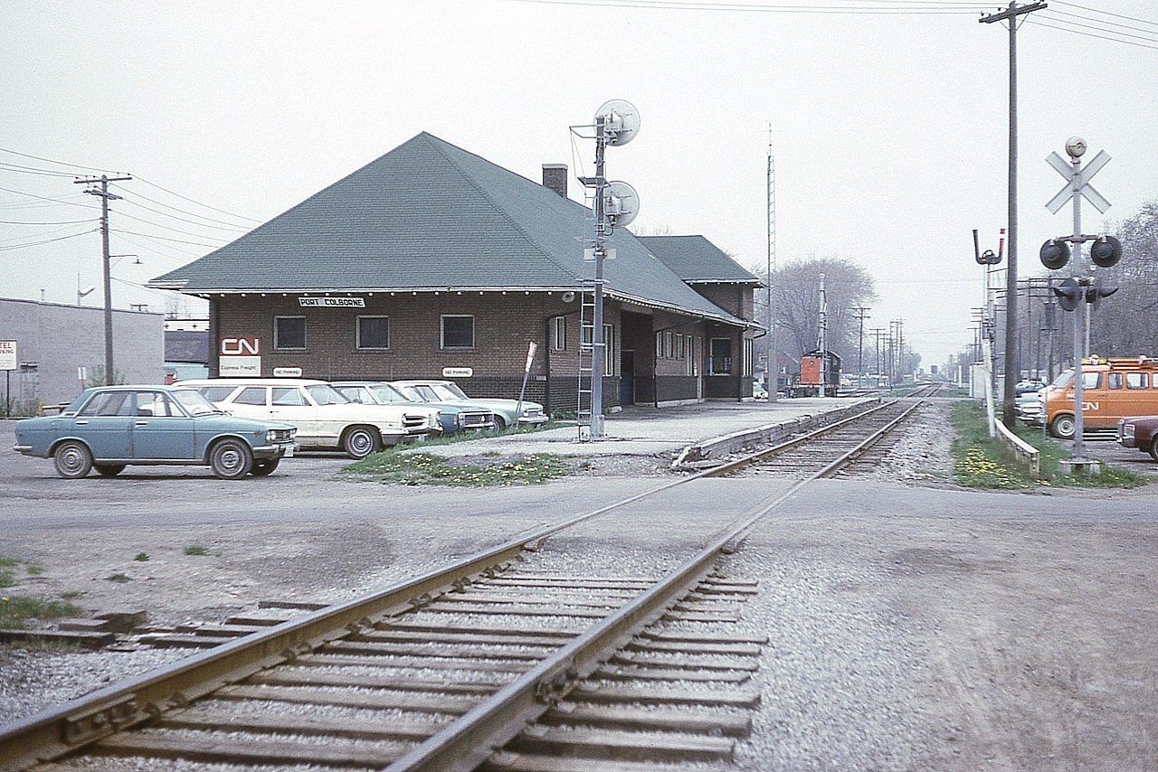 View of the old CN line as seen looking westward from the Welland Canal bridge. A lot has changed. The yard in the distance is gone, the water tower, the track west of Steele St is gone.........and of note the old resident switcher (looks like an S-4??) gone as what track there still is here is now part of Trillium Rwy.
I remember over 30 years ago going in to explore that old yard location in the distance. It is not much different than today. Abandoned land with some of the concrete foundations still visible. Someday the area will be cleaned up. You think.
The foreground track has been removed and now angles to the right in the photo to parallel the canal, as the canal bridge was removed in 1997. The station? Fortunately saved.