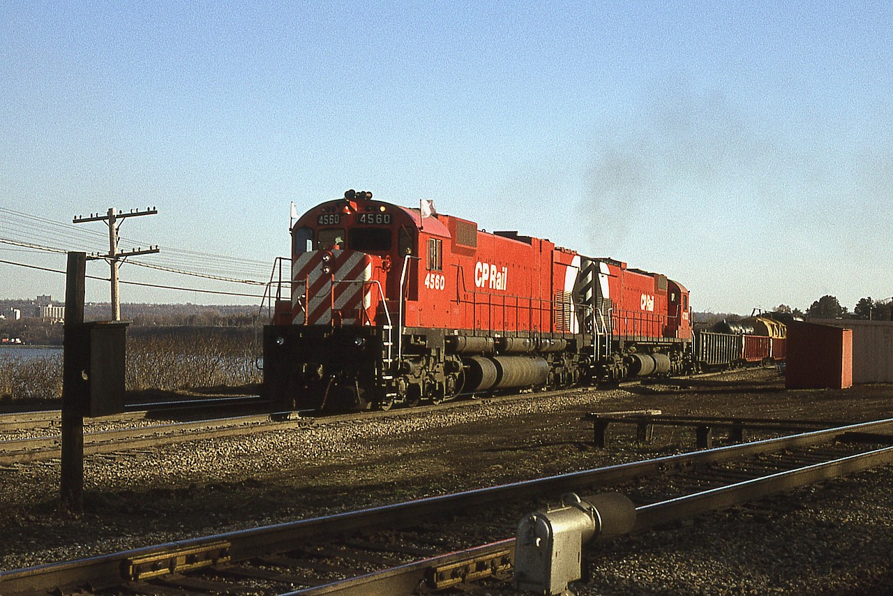 Well, if we were not treated to TH&B or a CP-TH&B mixture on the Starlite back in the day, we would get so see something else just as appealing.
Here, in the soft light of the late day, CP 4560 and 4715 take traffic from Aberdeen yard back to Toronto. The close of another beautiful day.