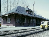 The old Alliston station as it looked in spring of 1976. Track car stopped out front. I am wondering if the station agent at this time was one Art Merrifield, a rather likeable and entertaining character in railroad photography circles in his day.
The station, built in 1908 was later purchased and moved to County Rd 10, north of Tottenham, and lived in as a fully restored residence by noted railroad photographer James A. Brown. Unfortunately, Jim passed away in 2020 and the property I understand is now up for sale.