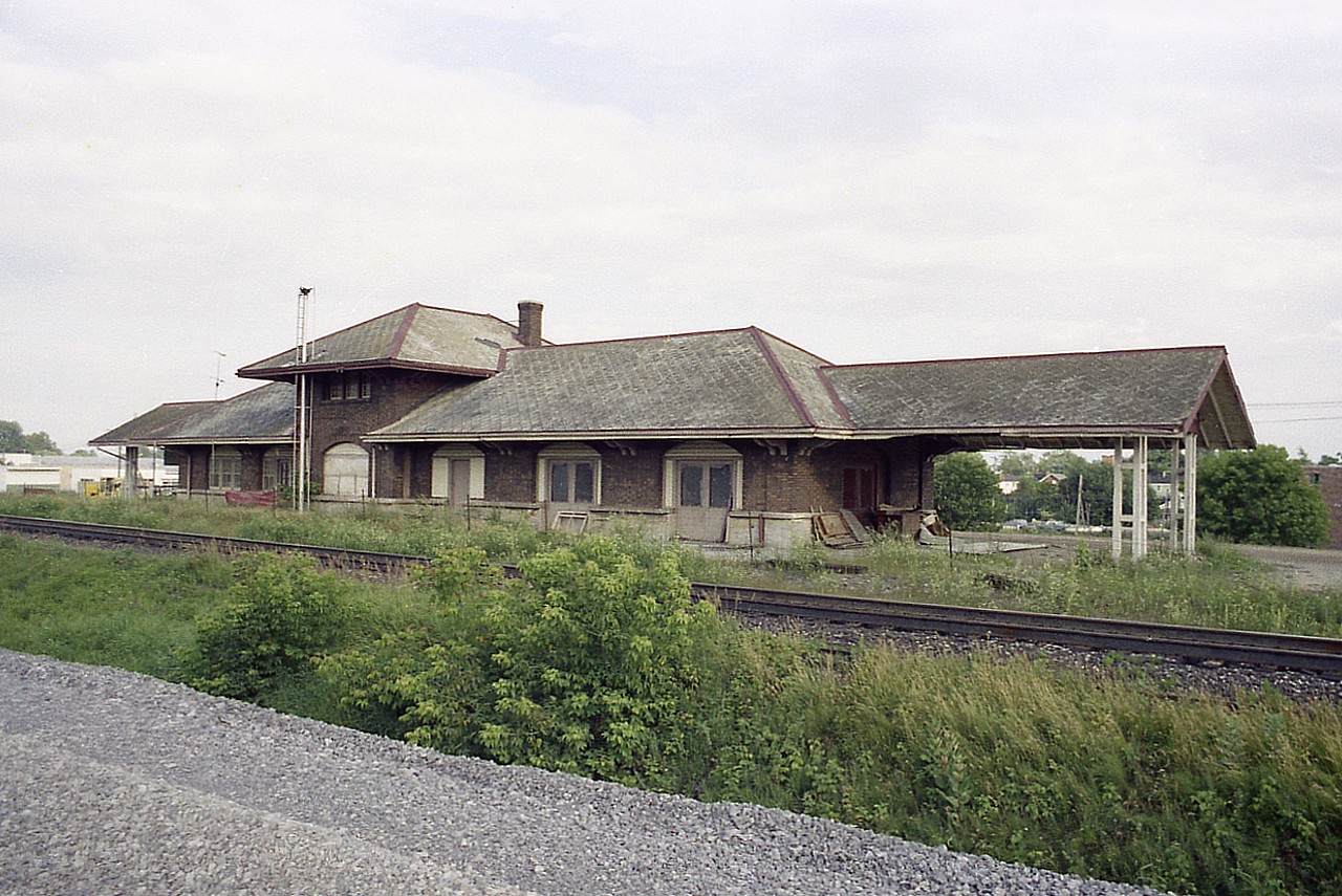 From the "gallery" of stations once again; here is one many may not even know existed. The CP station in Cobourg was right across from the current revitalized VIA station in town. It was a latecomer on the scene as stations go, having not been opened until 1914.  The station was closed in 1966, and was torn down 41 years ago, in 1979. At the time this photo was taken, the opposite side of the building was an entrance to a "used furniture" business. I took this photo from the parking lot of the old CN (pre-VIA) station, using Woolco film, which held up surprisingly well after all these years.