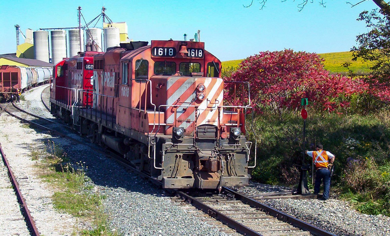 CP GP9u's 1618 and 1605 doing some switching moves at the facility in Putnam.