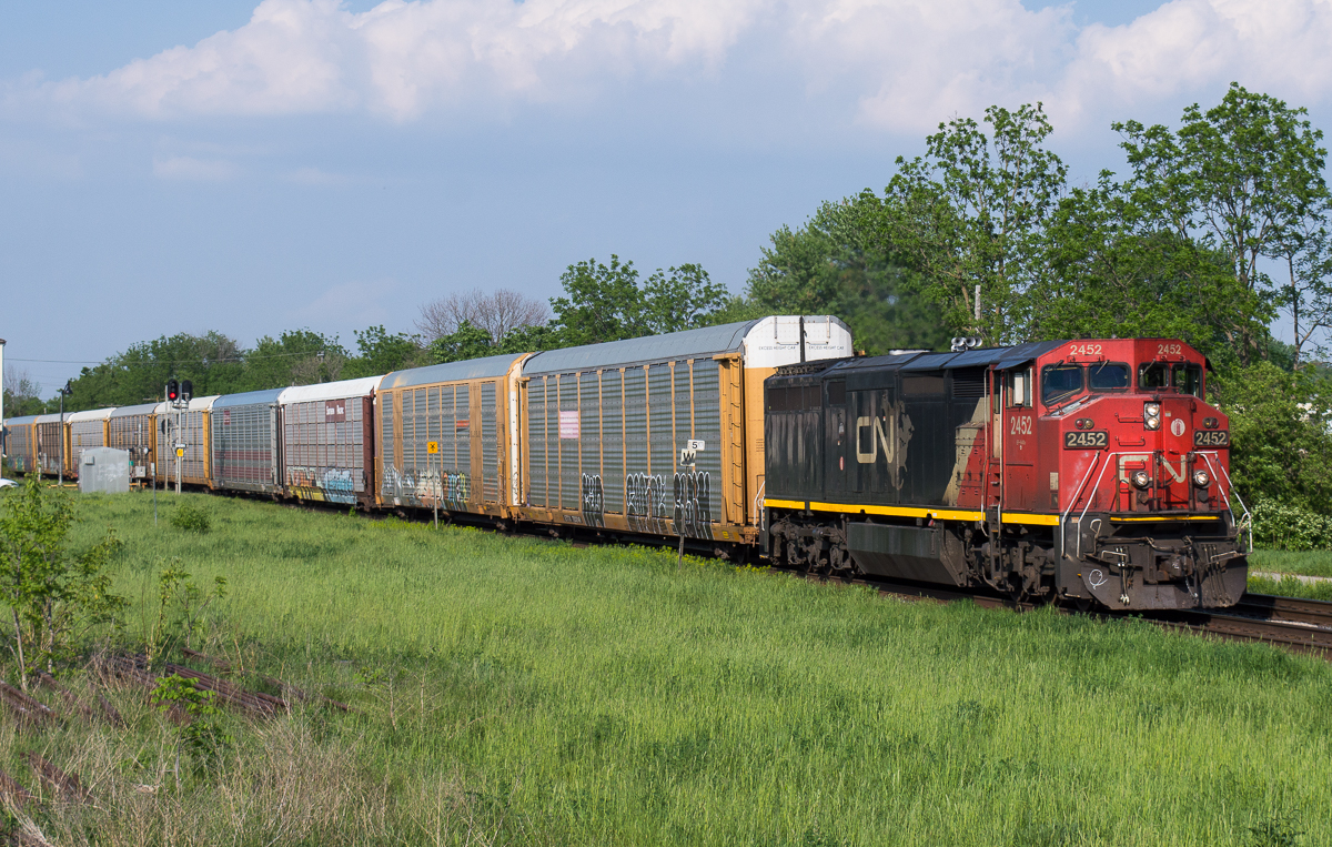 CN 2452 leads CN 271 through Ingersoll on a warm May evening.