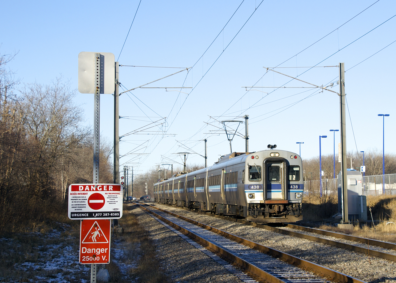 On the third to last day of service, we see southbound EXO 936 approaching Roxboro-Pierrefonds Station on the main. Two minutes later, northbound EXO 933 will pass on the siding at left. As the sign at left warns of, this line is electrified with a 25000 volt power source. Yesterday was the end of the line for the electric Deux-Montagnes line. Already truncated so that trains terminate at Bois-Franc Station since this past spring (instead of going all the way to downtown Montreal via the Mount Royal tunnel), the rest of the line is now shut down and all the tracks and infrastructure will be torn up. It will be replaced by the controversial REM light rail project, which is only set to be in service here during Q4 2024.