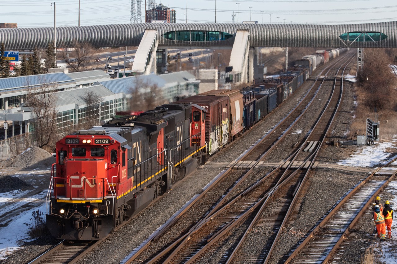 CN L517 passes through the Liverpool control point at Mile 313 of the Kingston Subdivision.