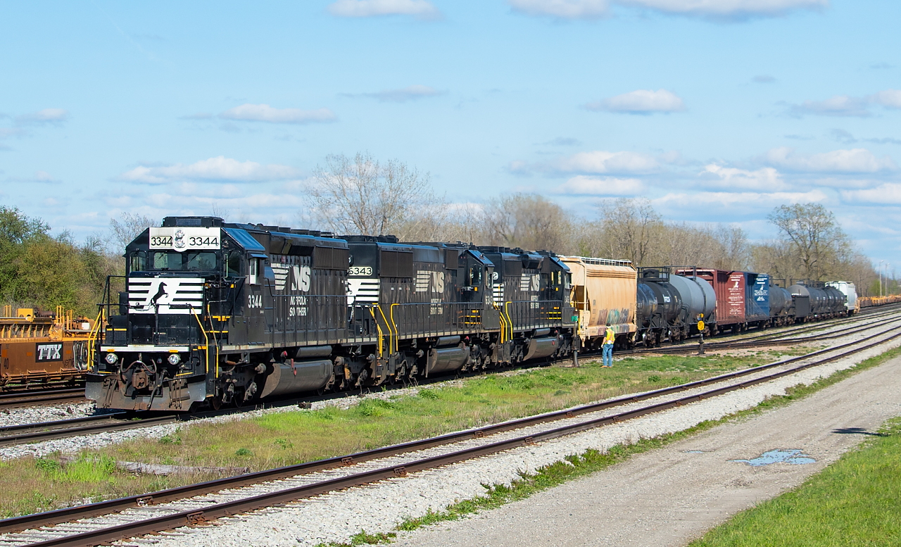 C93 has just arrived in Fort Erie and is pulling ahead to clear the switch so that they can shove back into the south side of the yard to make their set off for CN. In a move that is now largely the realm of SD40Es, it's a treat to get an SD40-2 lead on C93 these days. A short while later, CN L561 would return from Buffalo and lift the setoff from NS, shown here.