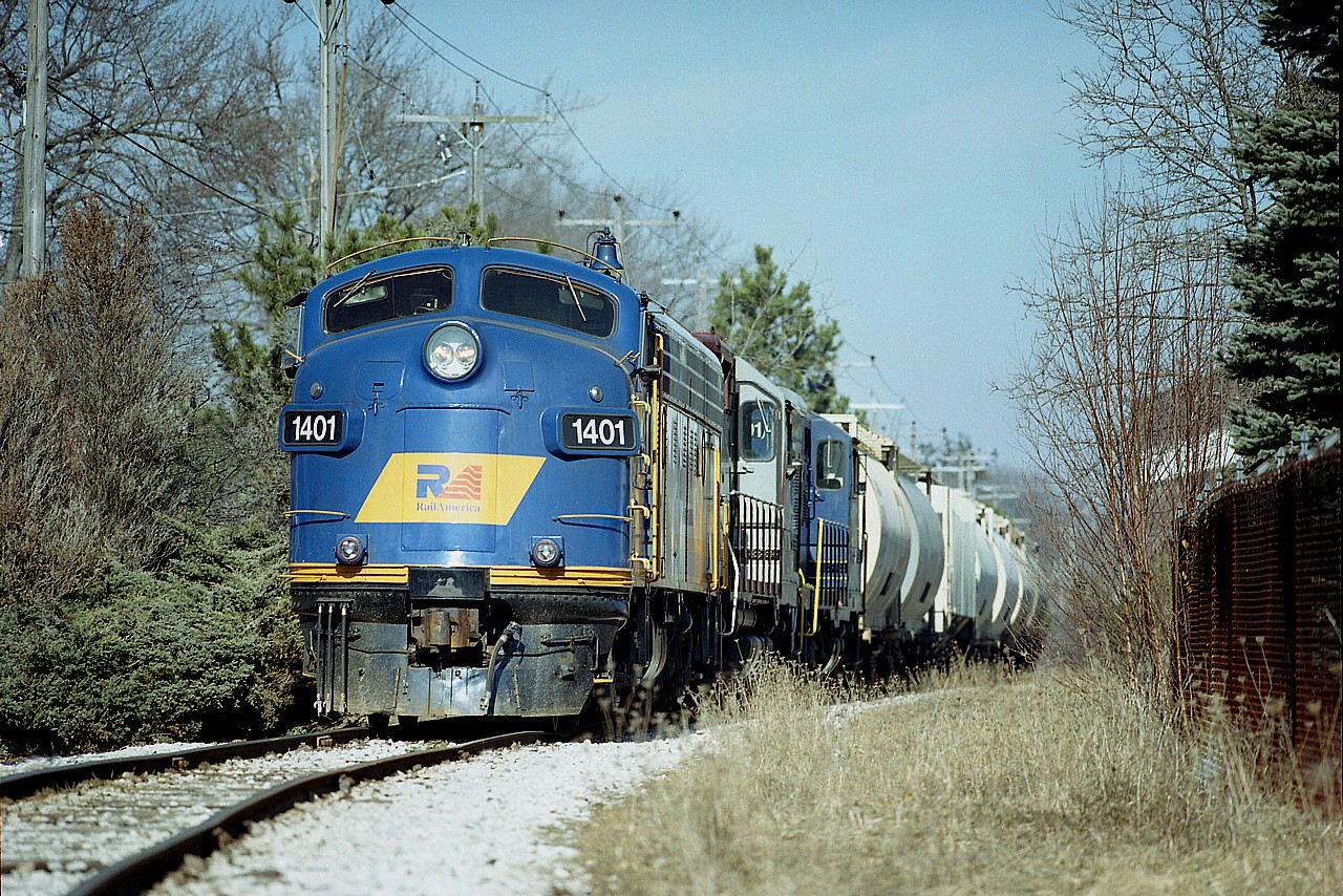 GEXR's 1401, lettered for RailAmerica, leads CEFX 6537 and RLK 4001 down the line from Goderich into Stratford. The train is seen slowing up for the jct at Cowie leading into the main yard.