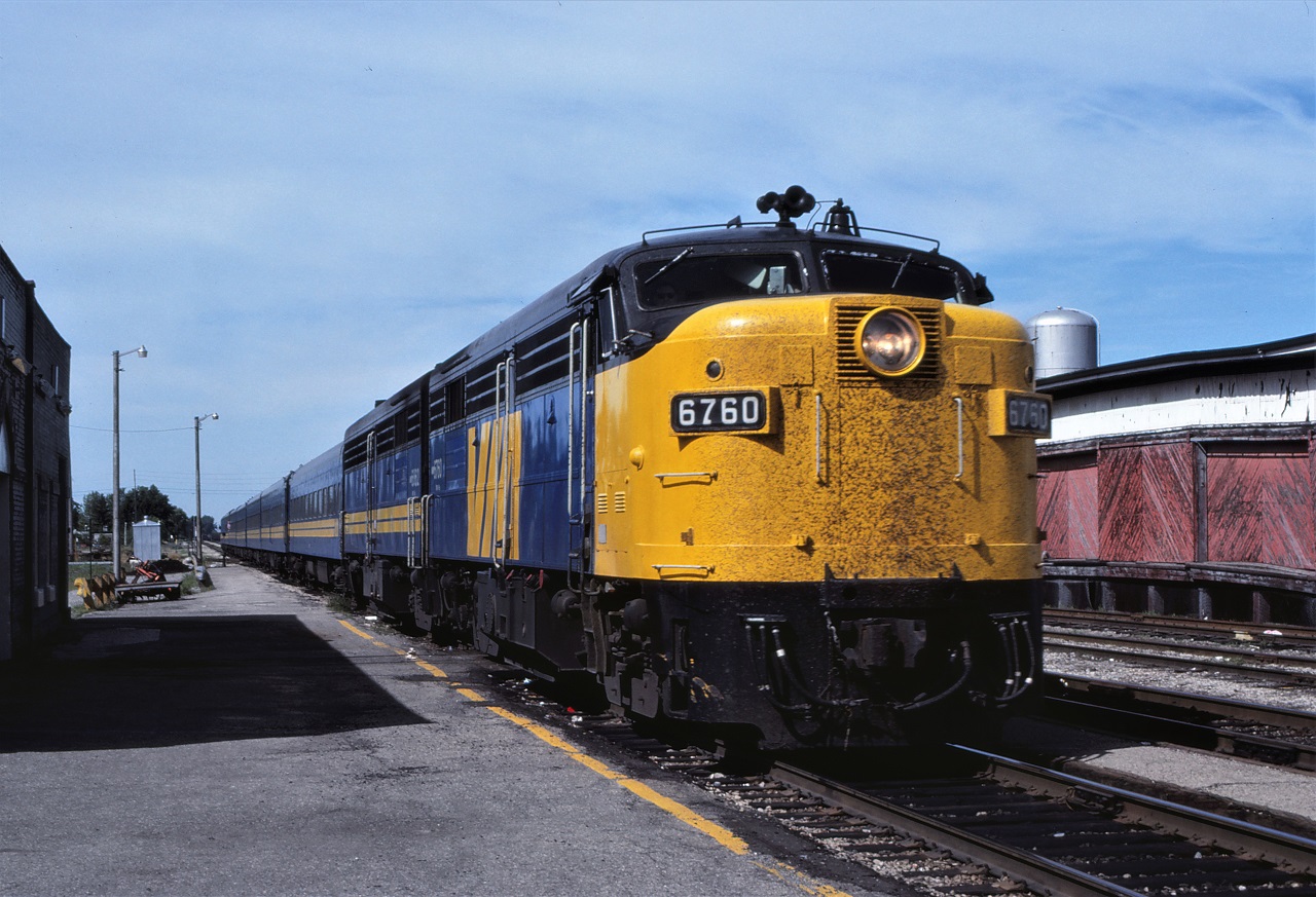 Acting like a bug catcher, VIA FPA4 6760 and FPB4 6862 lead VIA train 72 at Chatham, Ontario on July 10 1983.