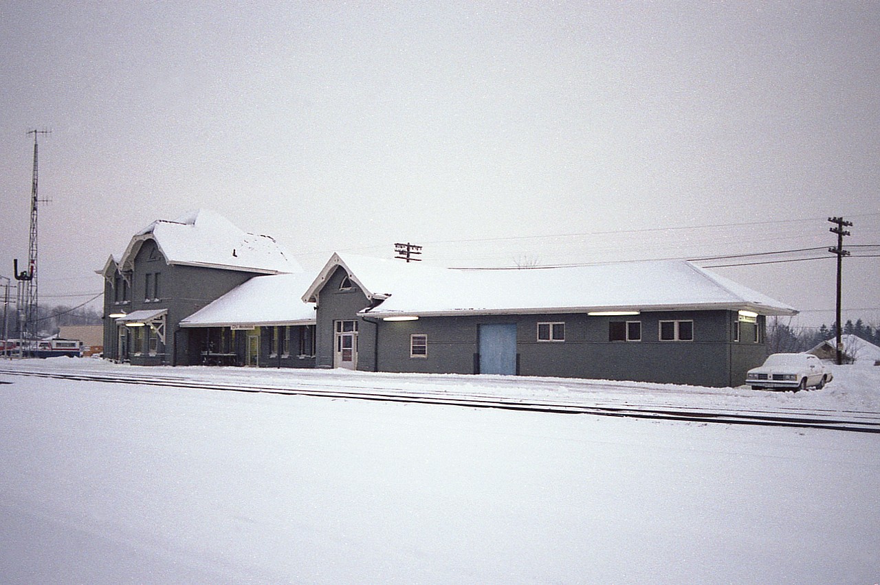 CN/VIA Woodstock station.  It looks a bit different these days. After all, since this photo was taken,  it was renovated in 1986 and some changes made. Most noticeable is the whole right side freight area has been removed. Built for the Grand Trunk in 1885, it lives on indefinitely, having received Heritage Railway Station recognition in 1993.