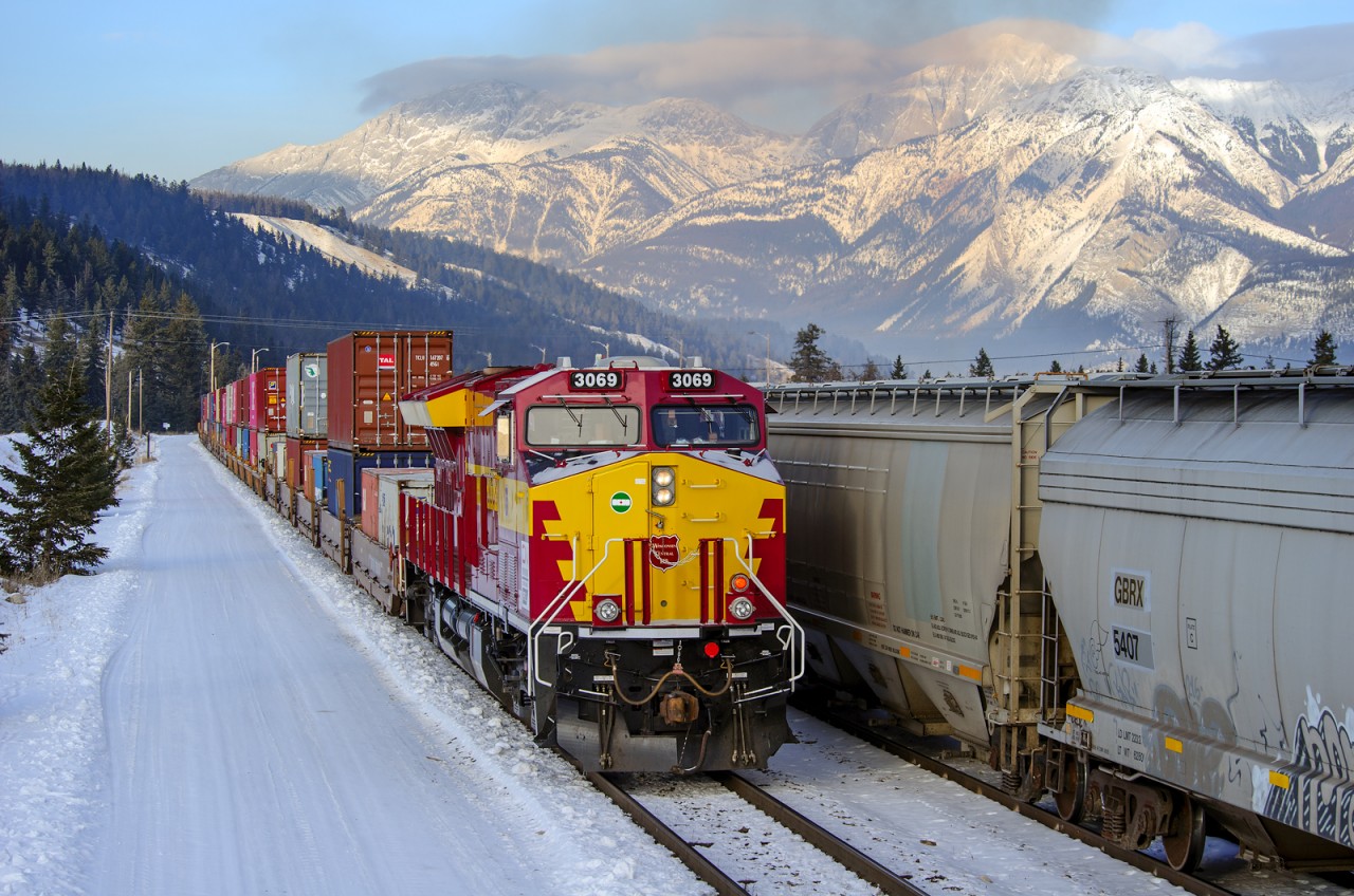 Wearing WC colours, CN ET44AC 3069 eases train Q102 out of the north yard at Jasper.