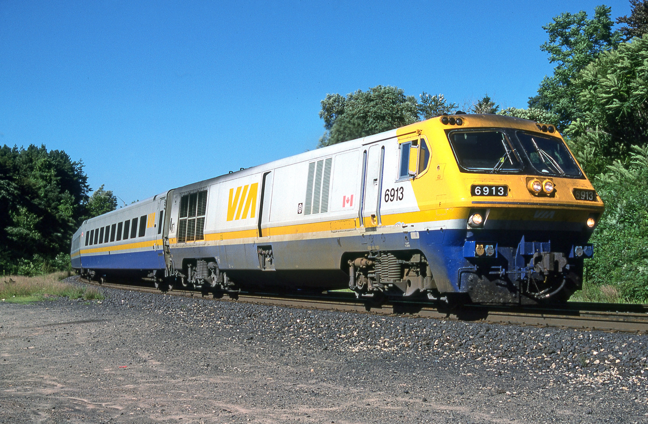VIA 6913 is eastbound at Bayview Junction, Ontario on August 12, 1987.