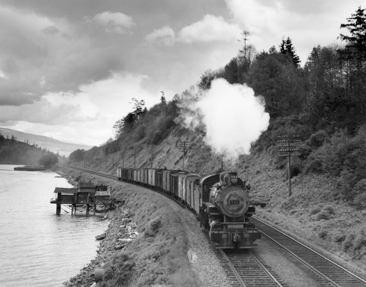 CP 725 west with part of wayfreight at Barnet