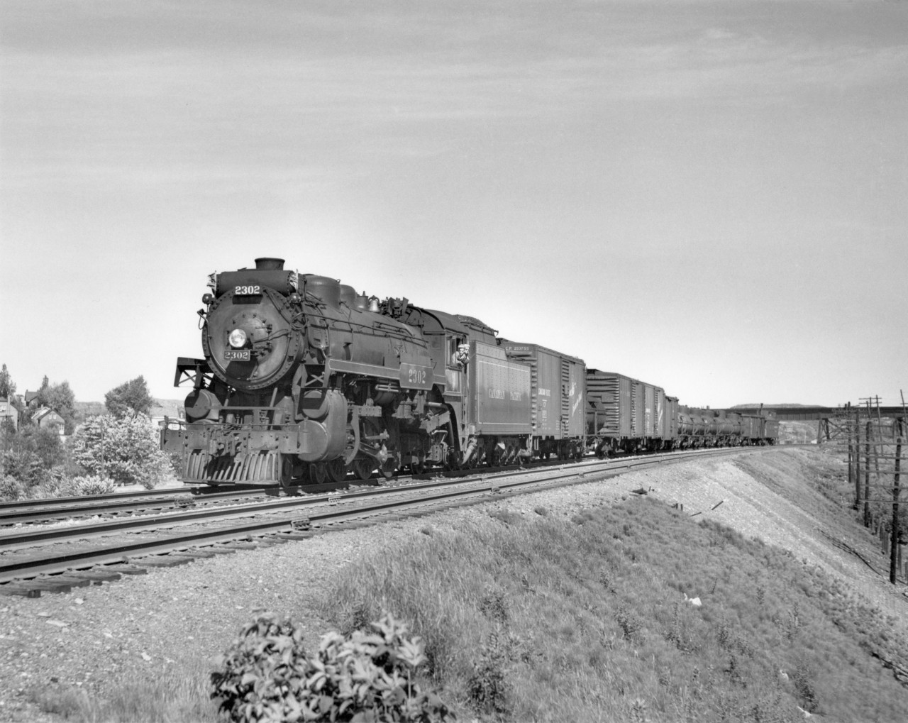 Extra 2302 east coming into Sudbury
