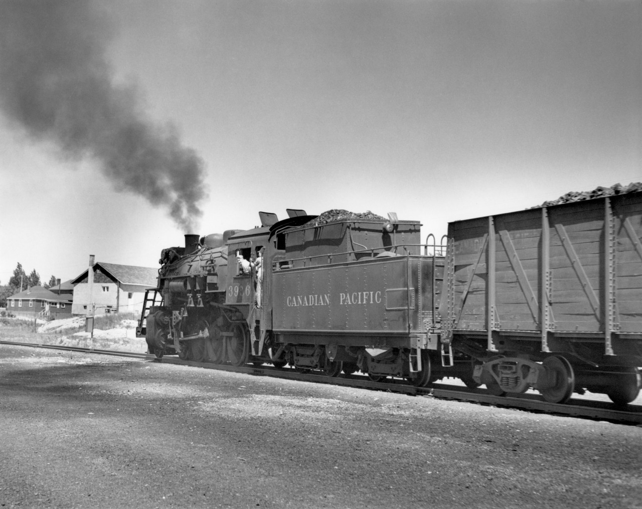 CP 3956 with train M89 on Nickel sub, going to Creighton
