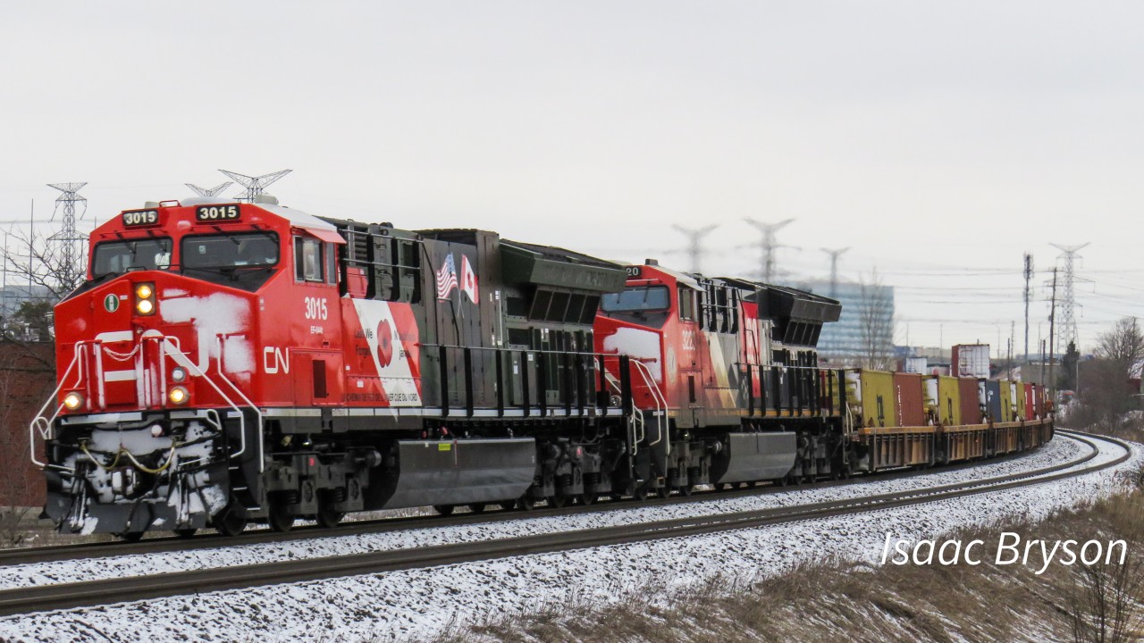 CN 105 rounds the bend near Mile 15 York sub with "veterans" unit CN 3015 leading "CN 100" CN 3220. 105 is a few miles from Doncaster Junction where it turned to go north and eventually west towards British Columbia.