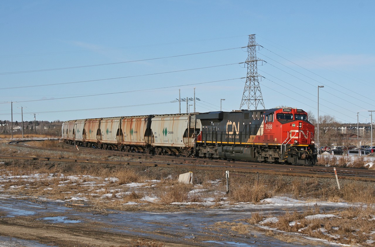 G 80651 22 rolls through Clover Bar with CN 2998 and CN 3156 as the mid train remote on this 174 car train.  Of note, 806 has been filled out with a cut of potash cars bound for Cutarm Saskatchewan.