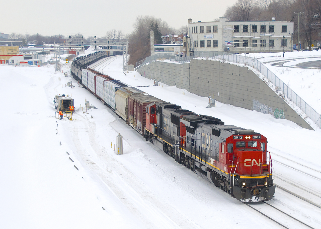 A standard cab leader is in charge of CN 324 as it heads east near Turcot Ouest, bound for Vermont. Units are CN 2012 and CN 5626.