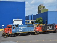 Here's another shot to warm everyone up on this rather chilly day. 6420 starts its pull out of Stelco and will make its run back to Stuart Street yard. This day must have been pushing nearly 30C outside, if anyone wants to go back and enjoy these statistics, here you go:https://www.timeanddate.com/weather/canada/hamilton/historic?month=8&year=2020
