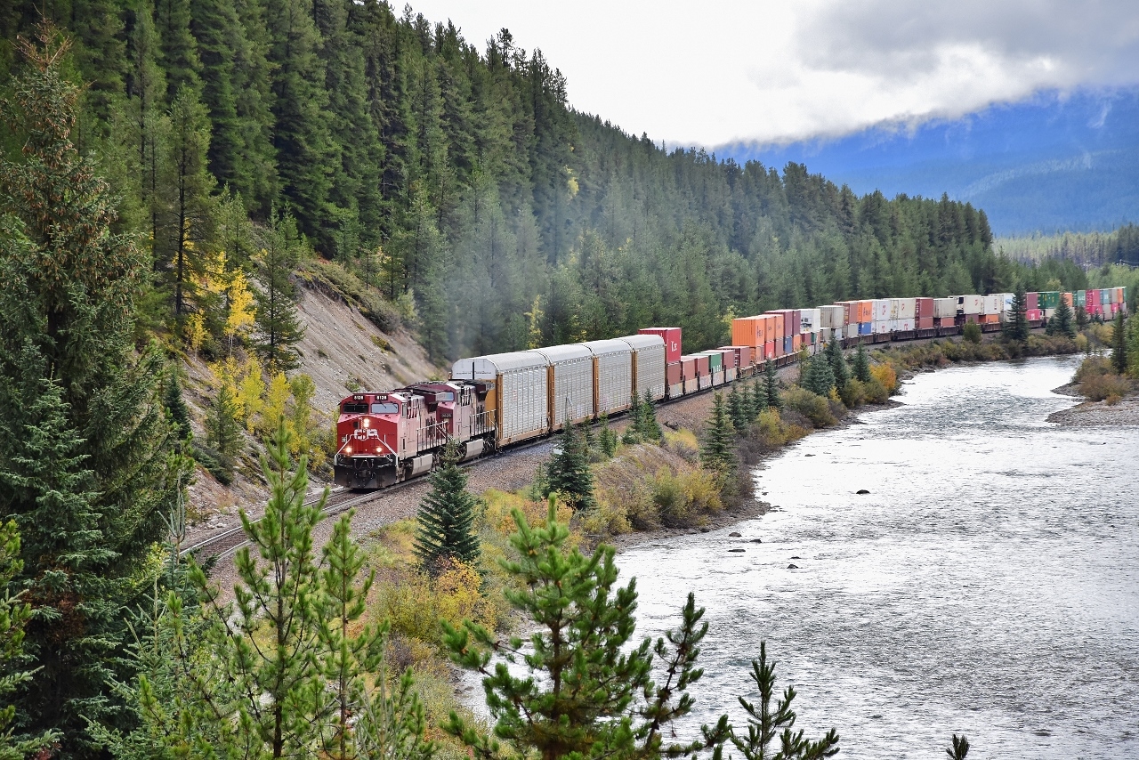 Westbound at Morant's Curve


 CP 8128 West with 9826 and dpu 9769


 on a chilly September 17, 2018 digital by S.Danko


 notable: compare to older Morant's Curves images – those trees !


   SOS at Morant's