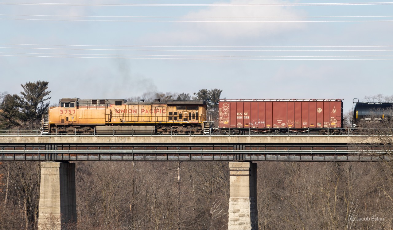 UP 5757 brings up the rear of 650 as it passes over the Humber River in Etobicoke, Ontario.