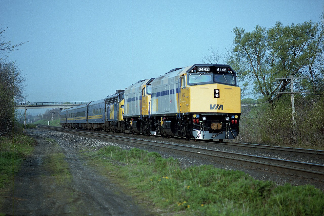 Brand New!!!!  Does it really seem like all that long ago? Over thirty years since the old covered wagons went off to the retirement home? I guess it does, but I have trouble wrapping my noggin' around it all. But here is the proof; getting near the end of the F40PH order (6400-6458) in spring of 1989 as VIA 6442 and 6441 lead VIA 6541 on the morning eastbound as seen at the old Howard Rd train watching location. The event of the third track thru here some years ago ended this location for the fans. Thats Lemonville Rd bridge in the background.