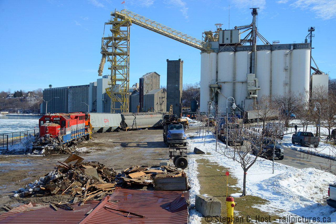 And here's the scene at the harbour as cleanup continues, Goderich Elevator & Transit company is in the background, this was the CPR side of the harbour and behind me was the CPR station and all the tracks including a loop. I doubt engines have been seen this far since CP got rid of the line in 1988.