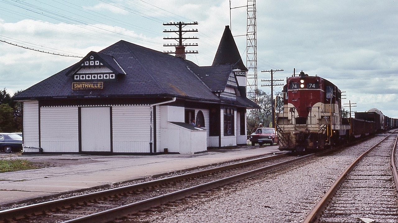 the head end crew aboard  TH&B #74 converse with maintenance employees at the Smithville platform 


 with a single unit and sans flags, markers, TH&B #74 must be a regularly scheduled freight  


 At TH&B Smithville,  September 16, 1982 Kodachrome by S.Danko


 more Smithville
 

    TH&B #83
