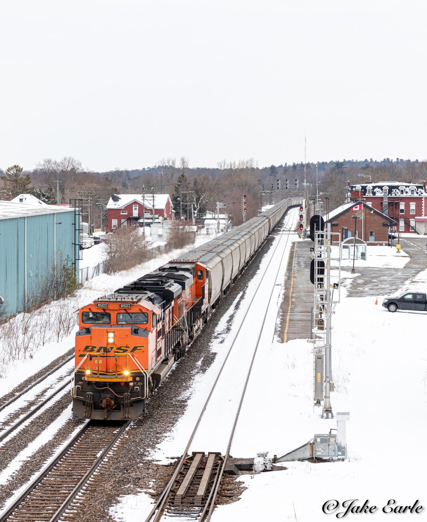 CN G802 passes the Brockville station platform with two BNSF pumpkins hauling 91 cars of loaded soybeans for Montreal. Originally when it was coming into Sarnia, it had an IC Dash 9 leading, but it got taken off there to let the BNSF’s lead.