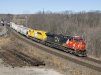 Thanks to a tip off from a friend I had just enough time to pop over to Hamilton West to catch 394 with EMD SD70ACe-T4 demonstrator 7207 trailing on this gorgeous spring day.