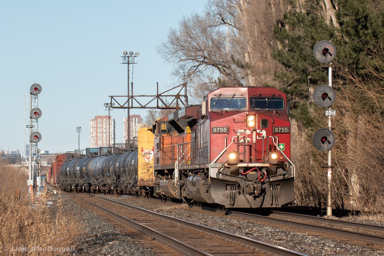 Sunny Side at Leaside  


CP 9755 leads a BNSF SD70ACe across the Leaside crossovers on point of train 421 in some perfect afternoon sunlight.