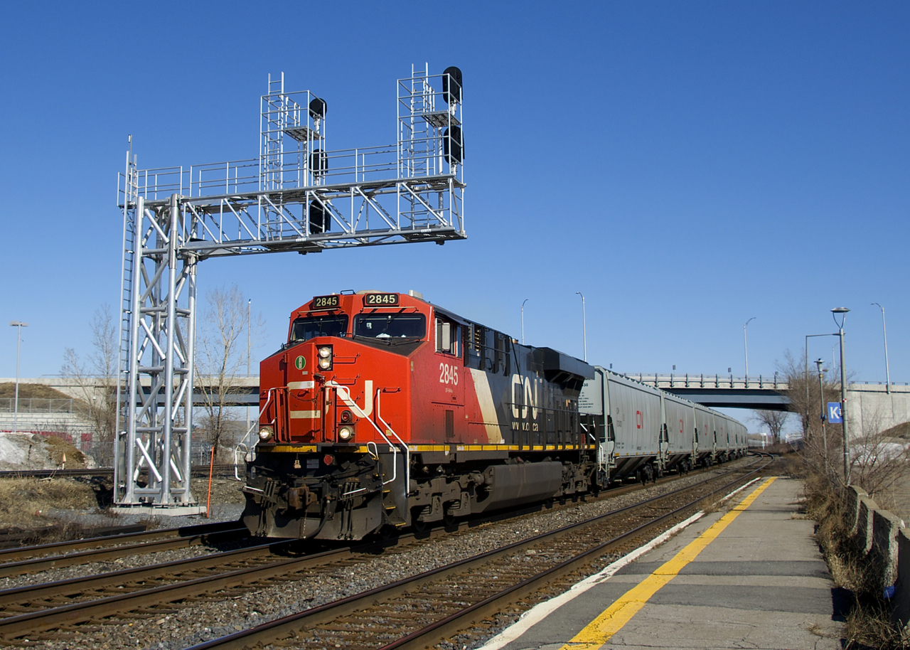 After being parked at Dorval for over half a day, empty grain train CN 875 has a fresh crew onboard and is on the move.
