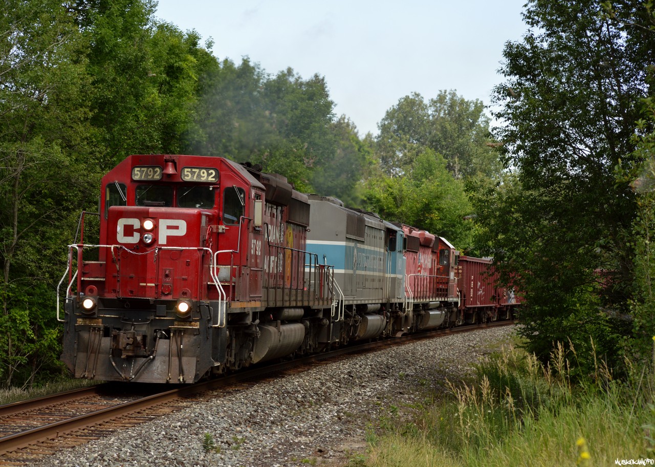 CP 5792 South leans into the bend at Mt St Louis road with a couple of ballast drops near Craighurst, enroute to the siding at Essa. As great as it was to hear a set of SD40-2's working on a heavy stone train, 5792 did seem to have an ominous "thud" or "popping" sound that could be heard from miles away for most of this summer, and has since been tied up unserviceable.