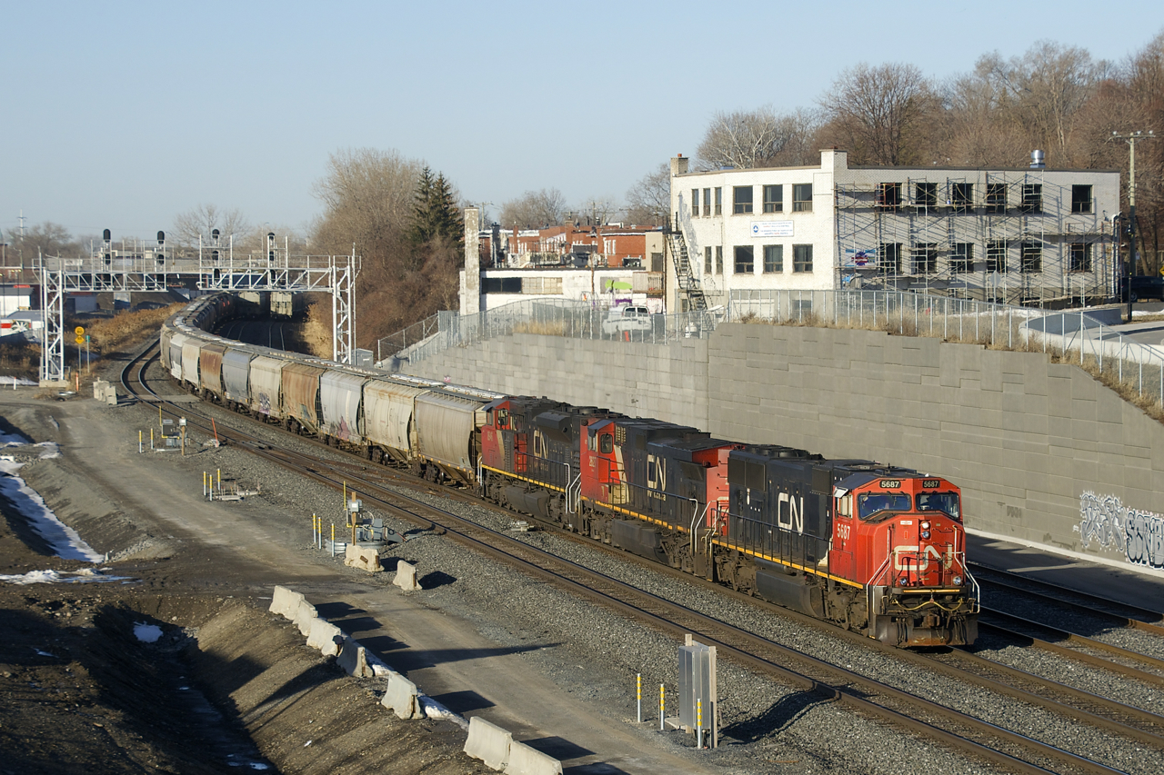 Grain train CN G274 is approaching Turcot Ouest with CN 5687, CN 2627 & CN 8946 for power.