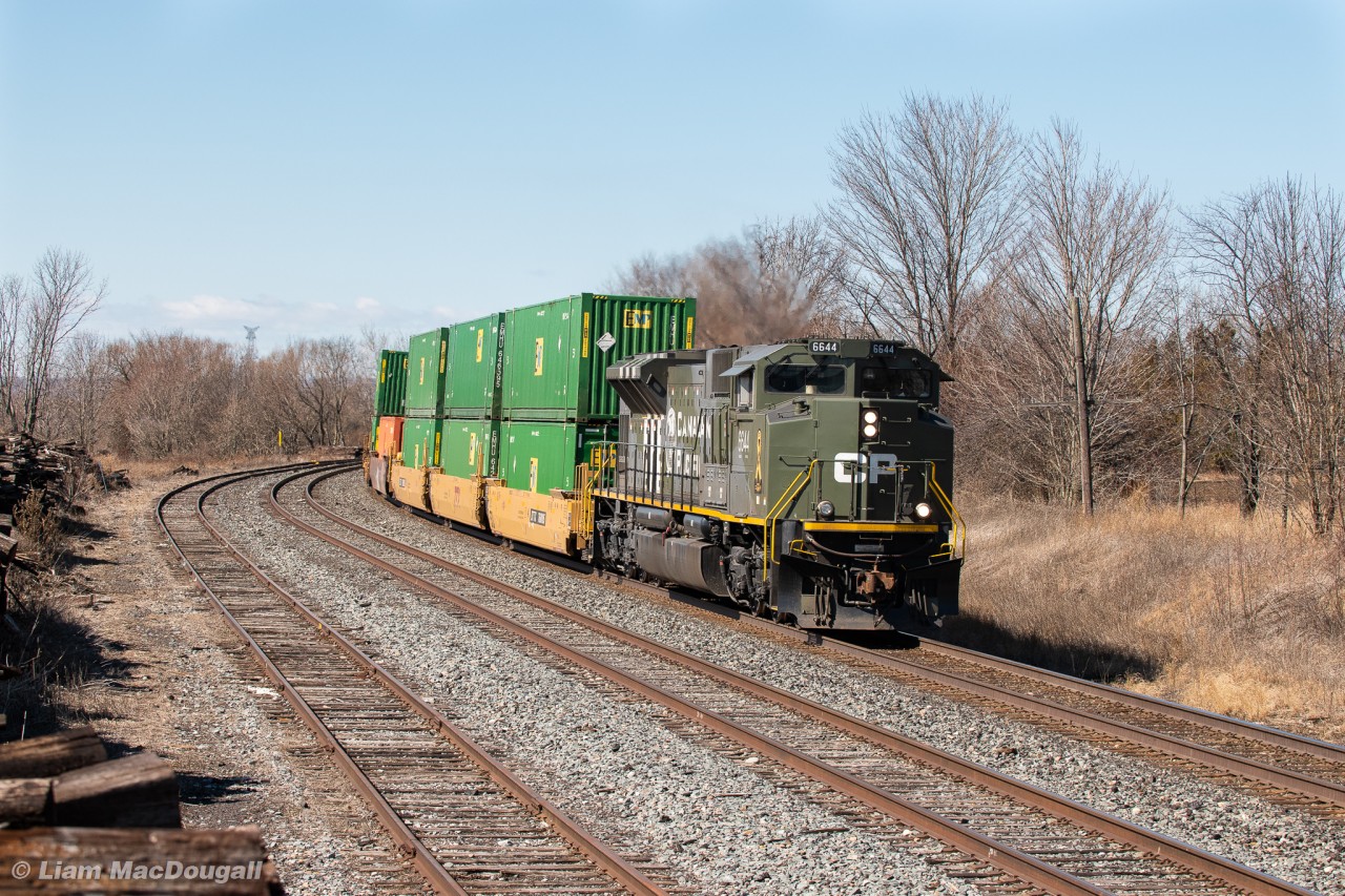 CP 142 races through Lovekin on yet another extremely windy day in southern Ontario. On point is D-day commemorative unit 6644, which in itself is a treat but is extra special to see leading now considering how most ACUs are put in trailing positions due to ongoing problems.