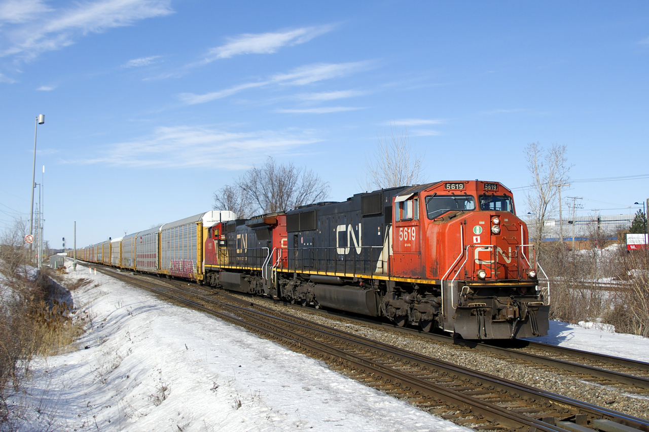 After a slight delay to allow CN 305 to cross from the north to the south track, CN X322 is on the move again, nearly at its destination of Taschereau Yard. Power is CN 5619 & CN 2183.