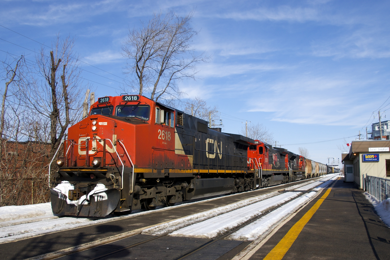 CN 305 is passing St-Lambert Station after adding CN 2618 as the new leader and doing a TIBS test. Trailing are CN 2128 & CN 8929.