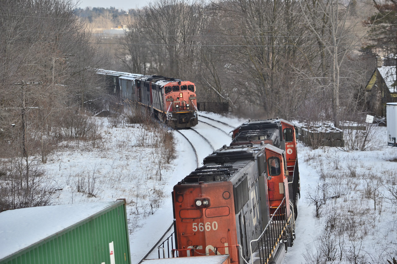CN 435 and CN meet each other just West of the Paris trestle with 148 winning by a hair. Initially I was pretty upset being blind sided by 148, however it provided for a rather nice meet shot in the end. Can't win em all!