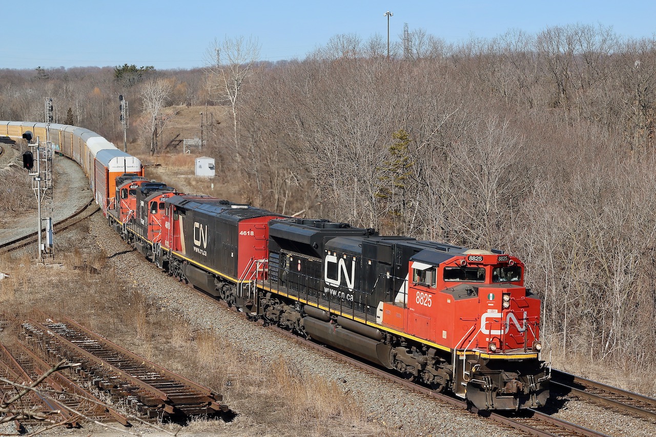 CN train 384 is certainly not one I see often, so hearing he had some half decent power I figured it was worth waiting for. Here he is seen coasting down the escarpment at Bayview with a SD70, as well as BC Rail Dash-8 repaint 4618 and GP9RM's 7046 and 4136. It is interesting that many of the surviving cowl Dash-8's now have a stencil painted on the rear that reads "No emergency brake valve". Not sure why all of a sudden they have been applied but not before now, unless it is something that has been removed.
