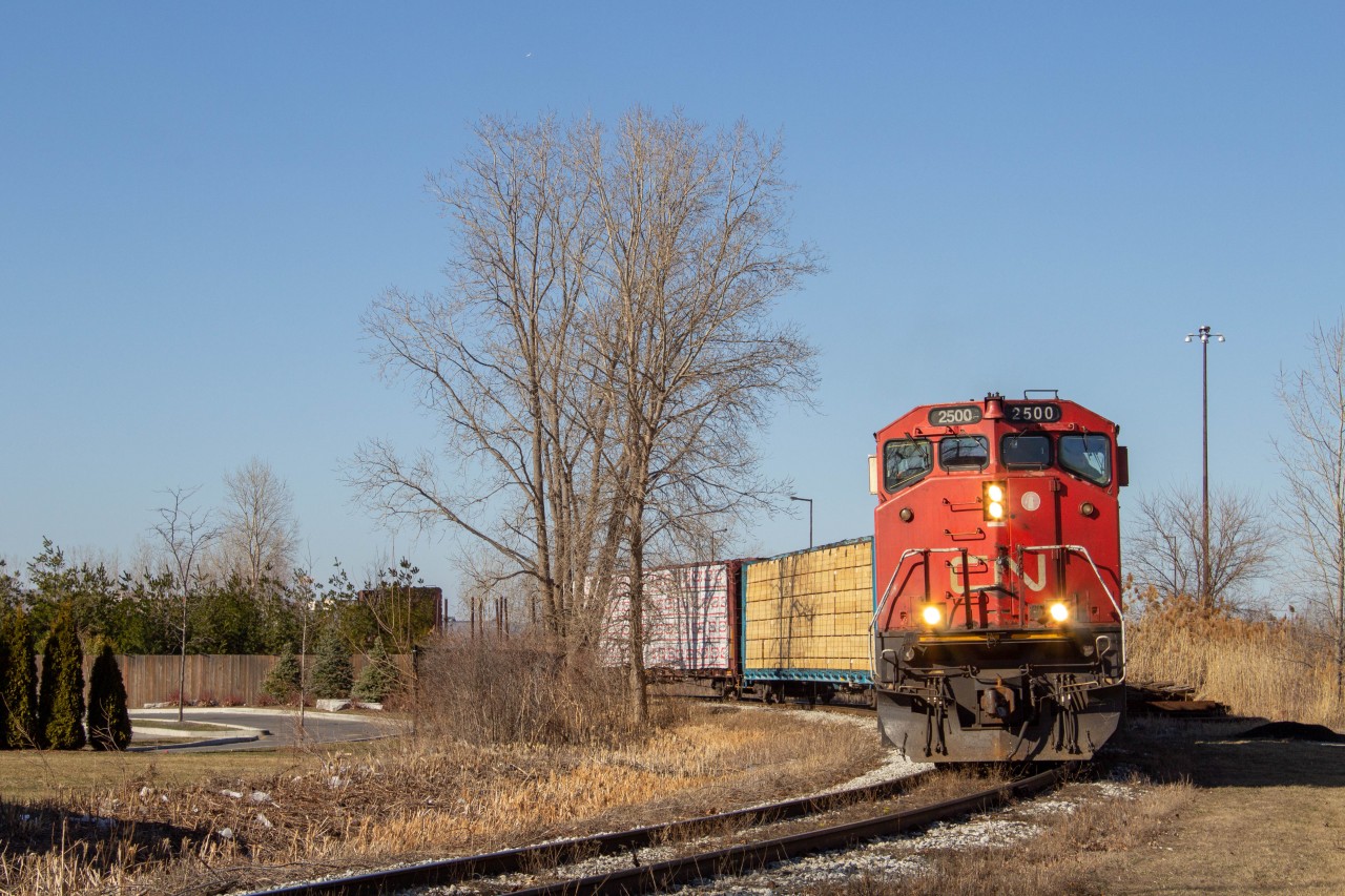 Cn 439 rolls down a Curve on the Cn Chrysler spur on the Approach to Cn little  yard